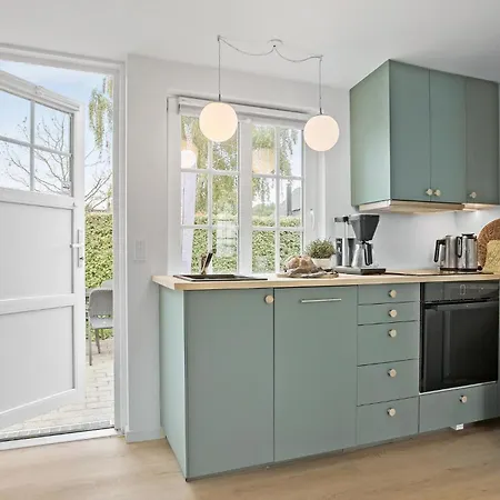 Ferienhaus Front In With Kitchen